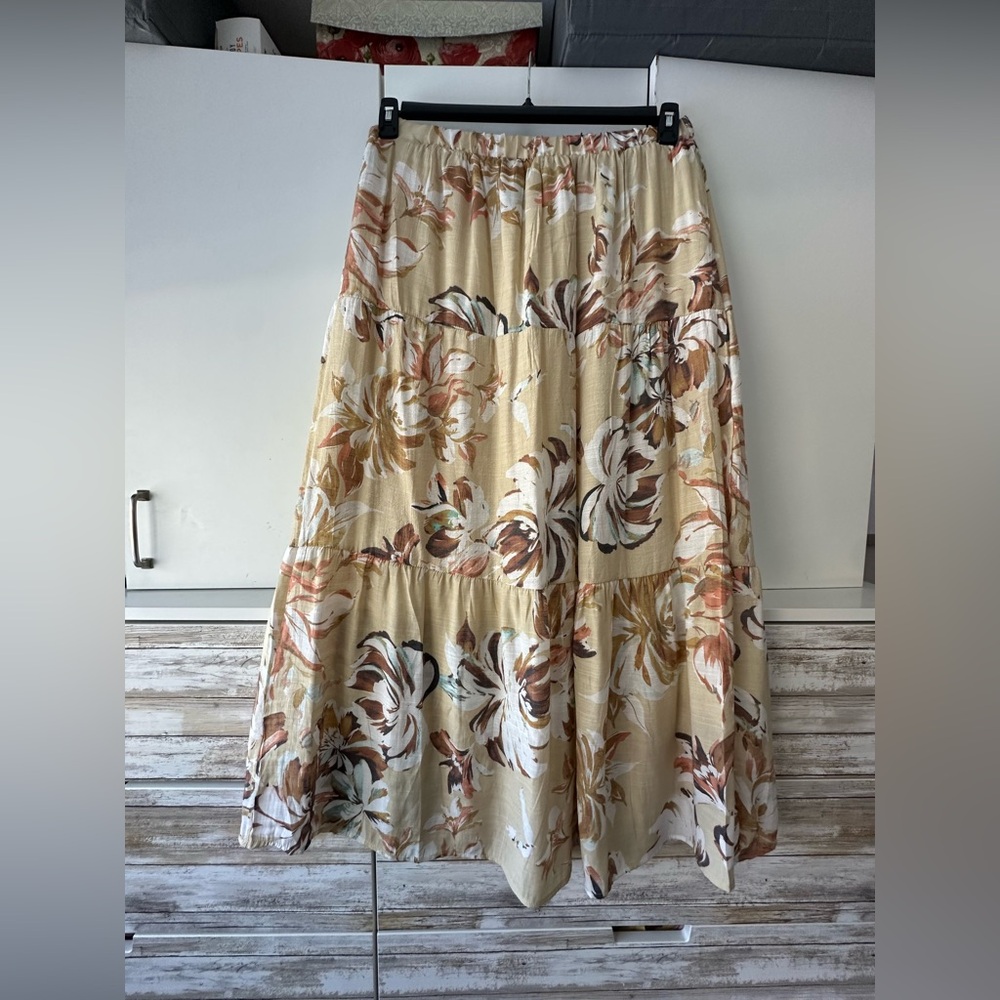 🌸🤍 ✨ NWT Mlle Gabrielle Beige Floral Tiered Maxi Skirt XL
